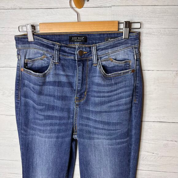 Judy Blue Jeans Womens Size 7/28 Medium Wash Tulip Raw Hem Cotton Blend - Picture 6 of 16